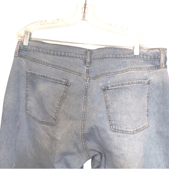 Old Navy Mid-Rise Wow Boyfriend Jeans Size 16 Plus Petite Light Wash NWOT - Picture 5 of 7